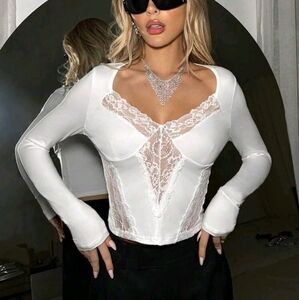 Elegant Solid Color Lace Patchwork Long Sleeve Tight Fit T-Shirt